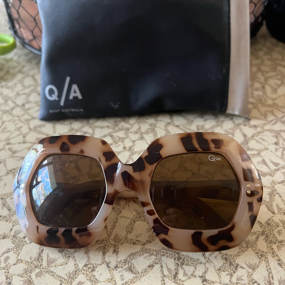 Sunglasses - Picture 3 of 4